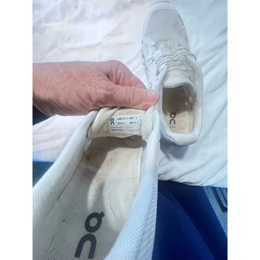 On Cloud 5 Womens Running Shoes White Mesh Sneakers 59.98373 US 9.5